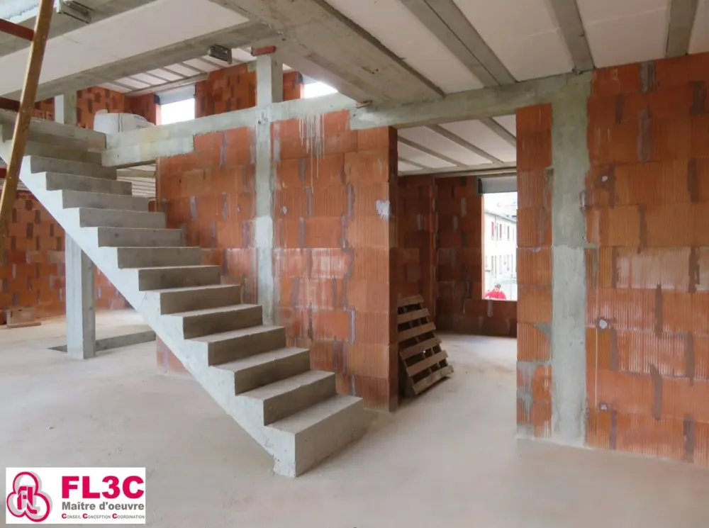 maison en cours escalier droit